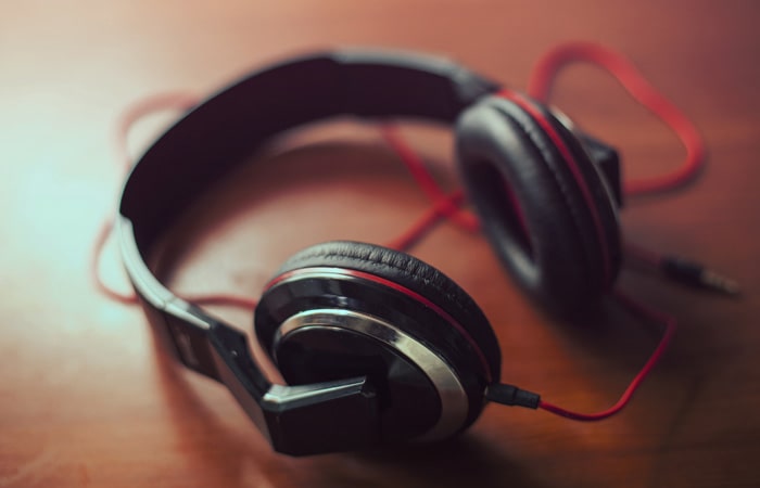 audio-headphone-hearing-mp3-1591-min